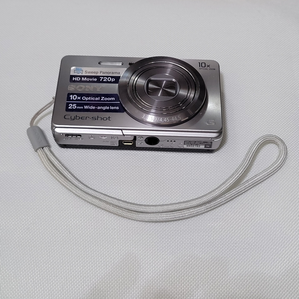 Sony Cyber-Shot DSC-W690 Silver Camera